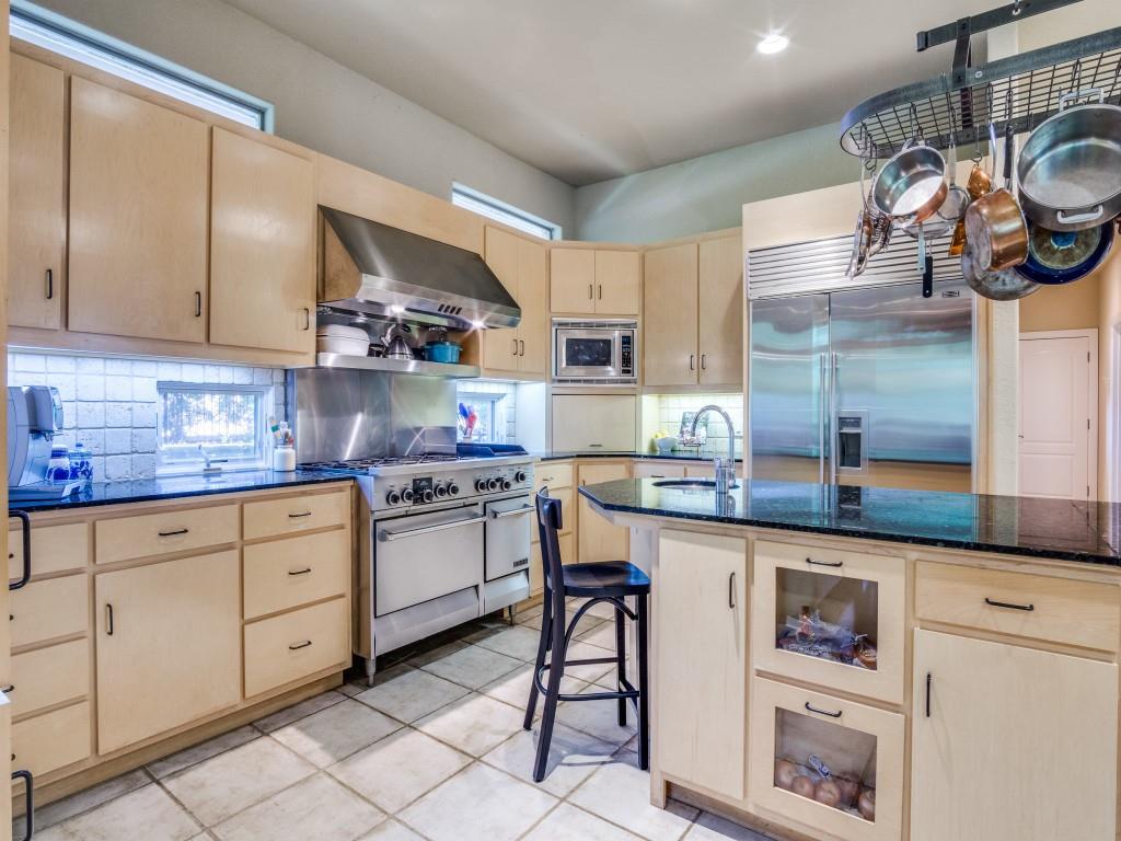 1014 Amanda Drive Mansfield, TX 76063 - Photo 13 of 40 a kitchen with stainless steel appliances granite countertop a sink and cabinets