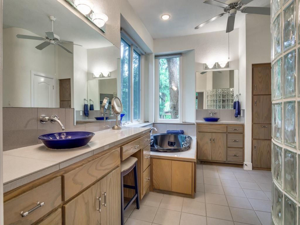1014 Amanda Drive Mansfield, TX 76063 - Photo 19 of 40 a kitchen with a sink cabinets and stainless steel appliances