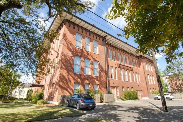 $2,100 | 3601 Camp Street, Unit 307, New Orleans, LA 70115