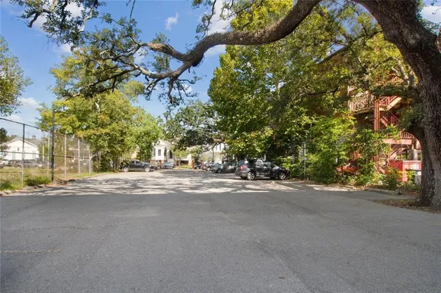 $2,100 | 3601 Camp Street, Unit 307, New Orleans, LA 70115