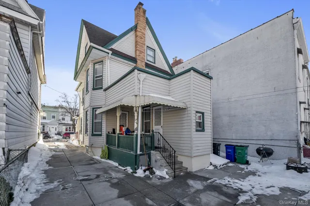 $750,000 | 104-47 89th Avenue | Richmond Hill