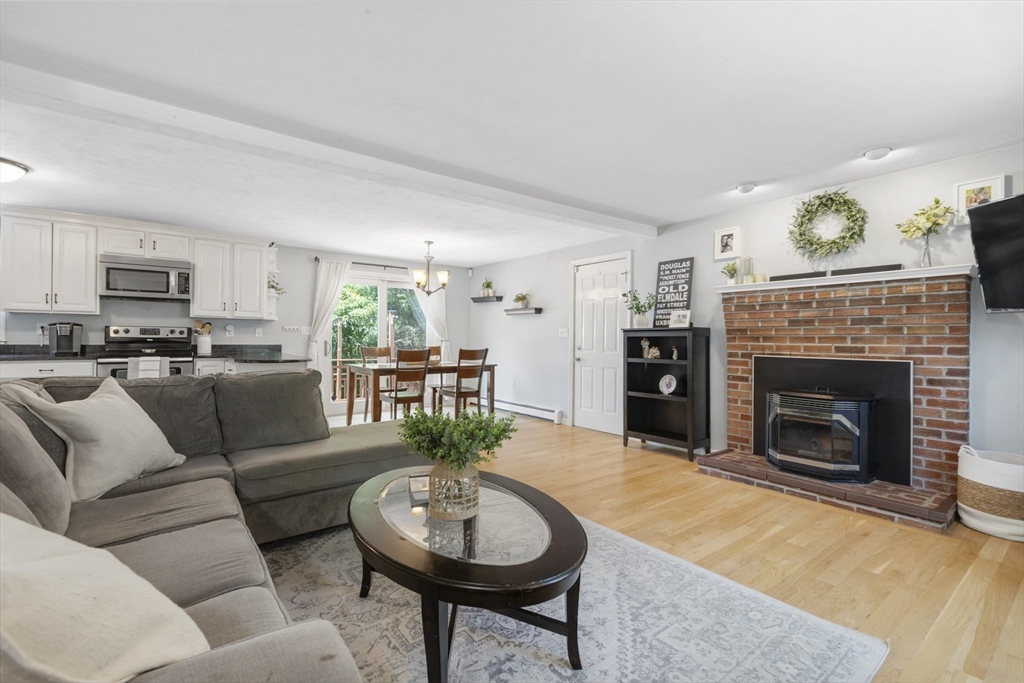 85 Old Elmdale Road Uxbridge, MA 01569 - Photo 5 of 42