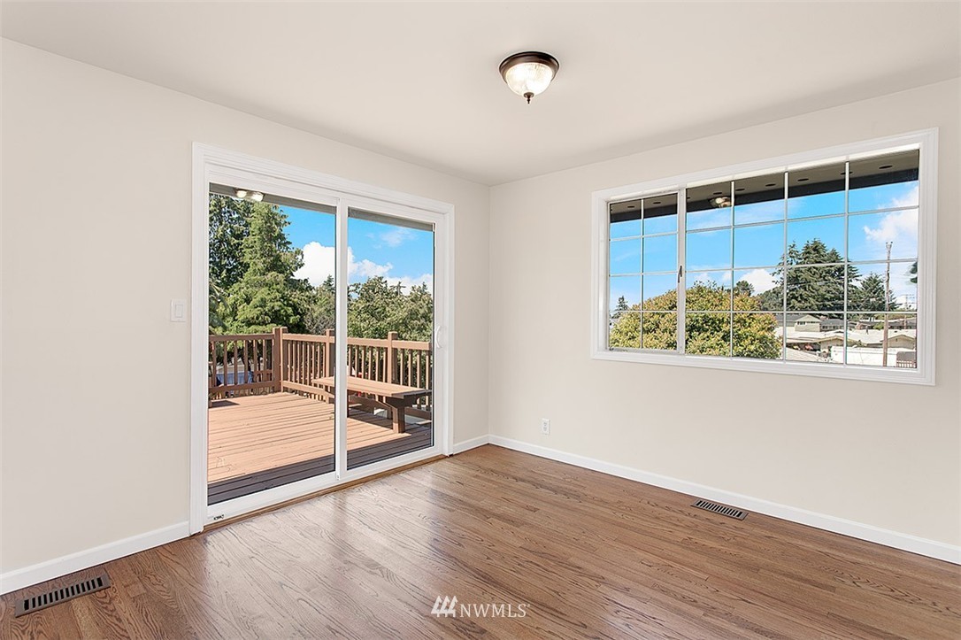 3116 Northeast 7th Street Renton, WA 98056 - Photo 4 of 19