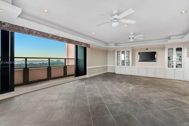 $9,900,000 | 5225 Collins Avenue, Unit PH8, Miami Beach, FL 33140