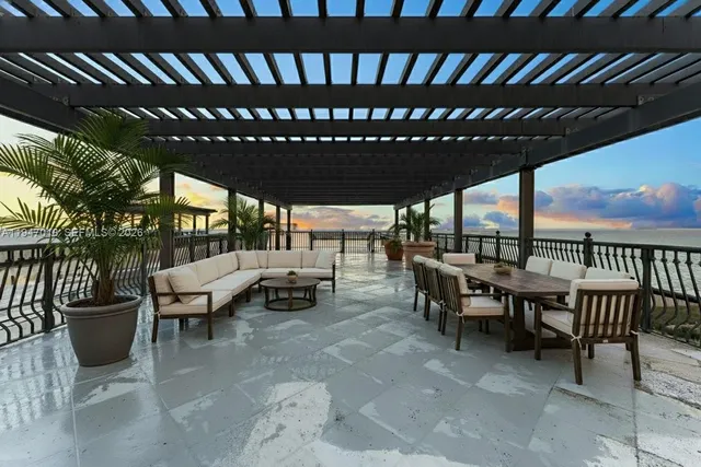 $9,900,000 | 5225 Collins Avenue, Unit PH8, Miami Beach, FL 33140