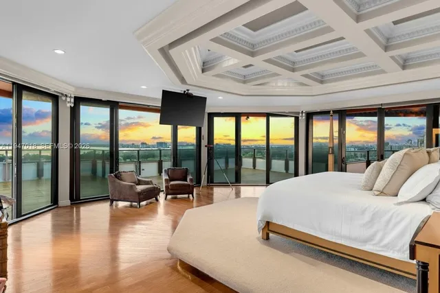 $9,900,000 | 5225 Collins Avenue, Unit PH8, Miami Beach, FL 33140