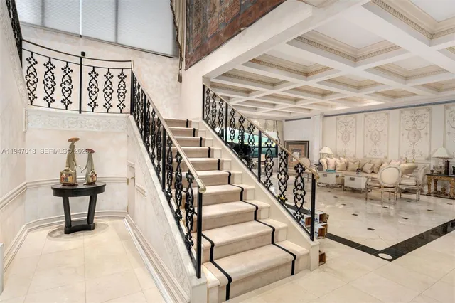 $9,900,000 | 5225 Collins Avenue, Unit PH8, Miami Beach, FL 33140