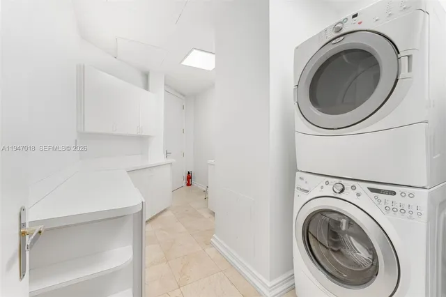 $9,900,000 | 5225 Collins Avenue, Unit PH8, Miami Beach, FL 33140