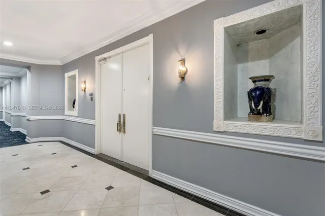 $9,900,000 | 5225 Collins Avenue, Unit PH8, Miami Beach, FL 33140