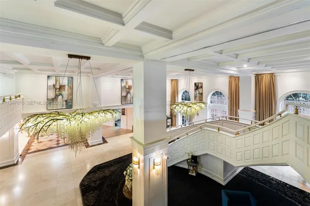 $9,900,000 | 5225 Collins Avenue, Unit PH8, Miami Beach, FL 33140