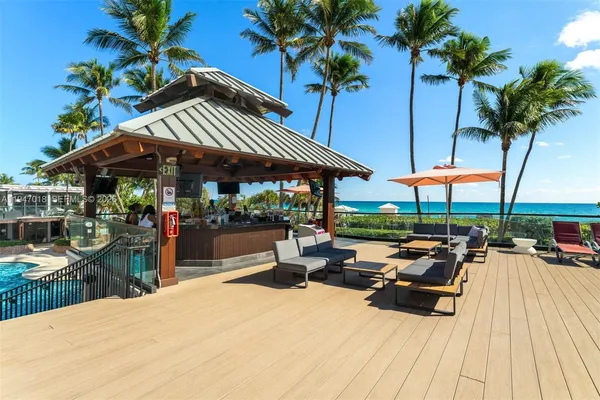 $9,900,000 | 5225 Collins Avenue, Unit PH8, Miami Beach, FL 33140