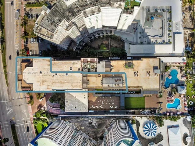 $9,900,000 | 5225 Collins Avenue, Unit PH8, Miami Beach, FL 33140