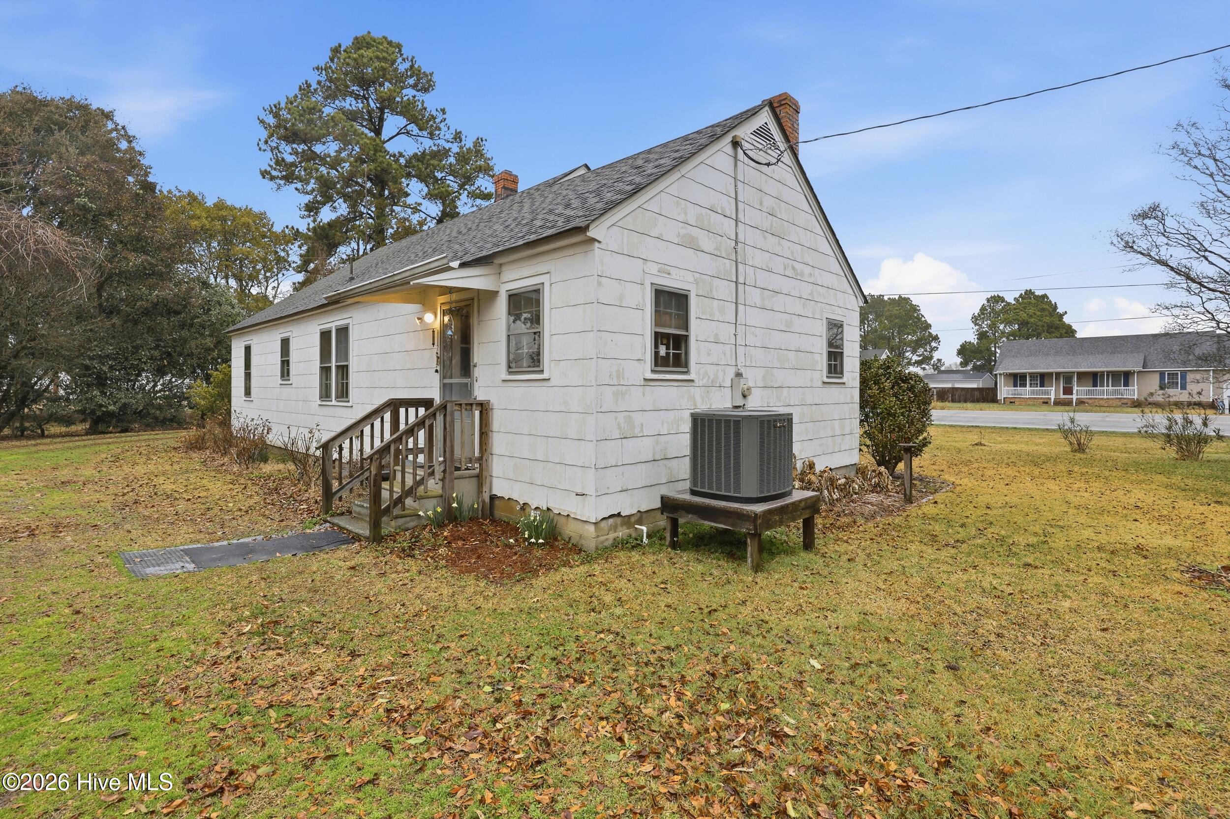 2407 Peartree Road Elizabeth City, NC 27909 - Photo 28 of 34 2407 Peartree Road angled back view show