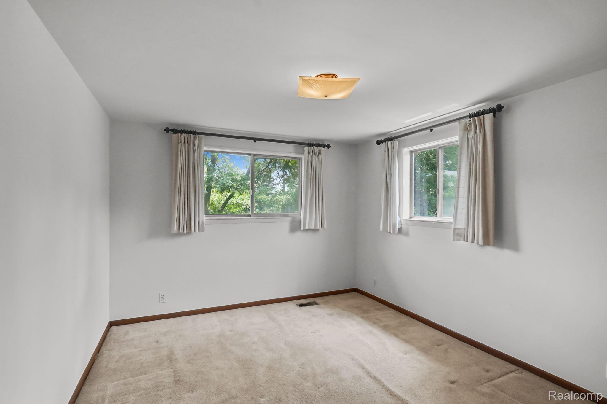 36241 Hardenburg Road Farmington, MI 48331 - Photo 12 of 21 Gallery Image 12