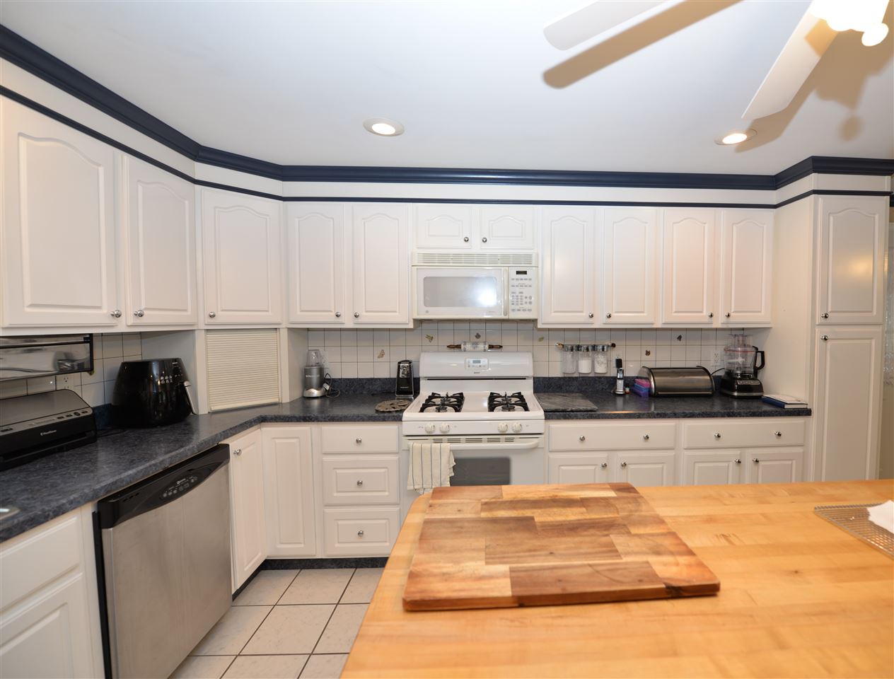 5 Stratton Lane Raymond, NH 03077 - Photo 21 of 40