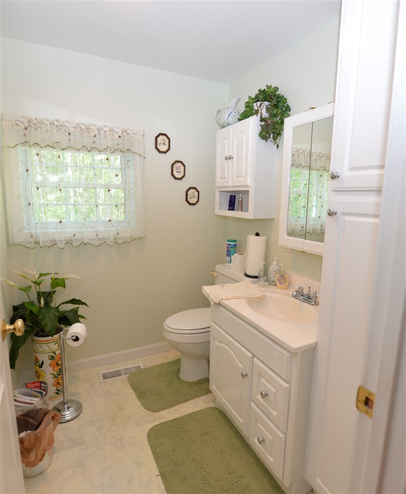5 Stratton Lane Raymond, NH 03077 - Photo 25 of 40