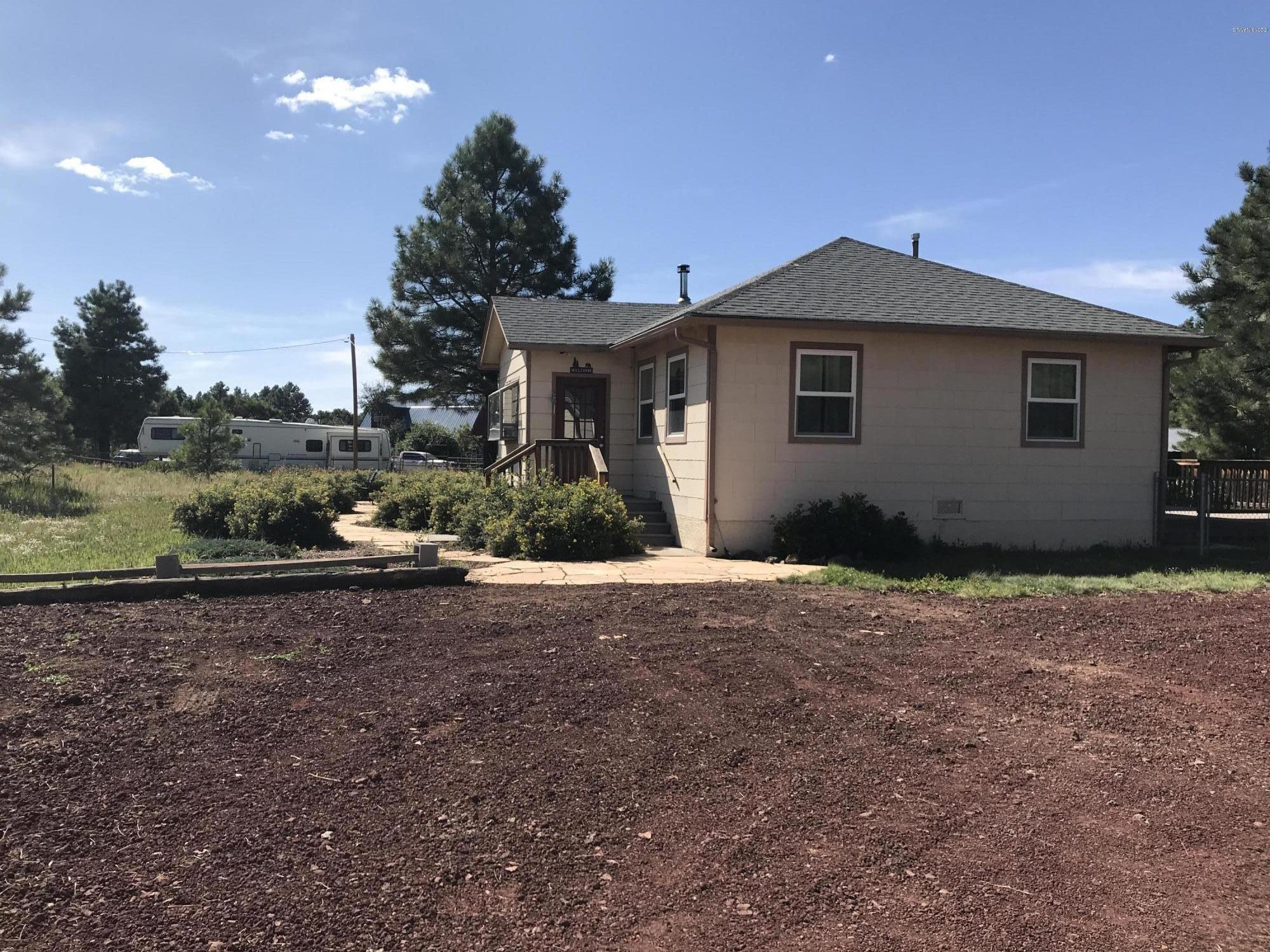 13295 King John Road Parks, AZ 86018 - Photo 2 of 18 Side View of the House