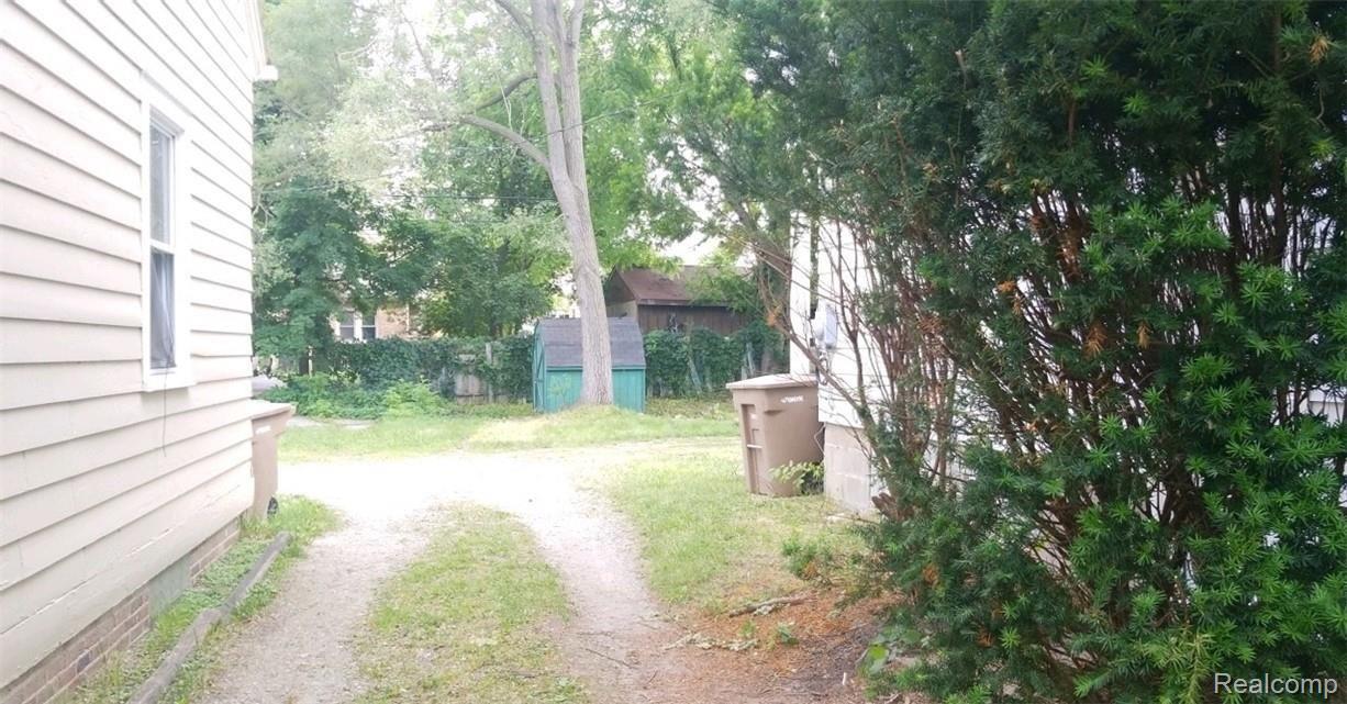123 Mohawk Road Pontiac, MI 48341 - Photo 4 of 13 TimePhoto_20180702_094423.jpg
