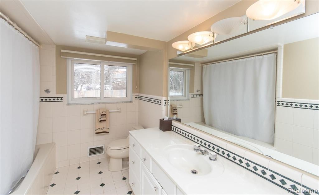 814 Wilwood Road Rochester Hills, MI 48309 - Photo 15 of 57