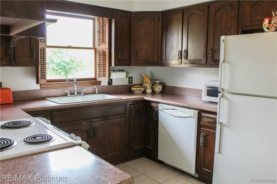 10239 Converse Road Fowlerville, MI 48836 - Photo 11 of 33 IMG_1100.jpg