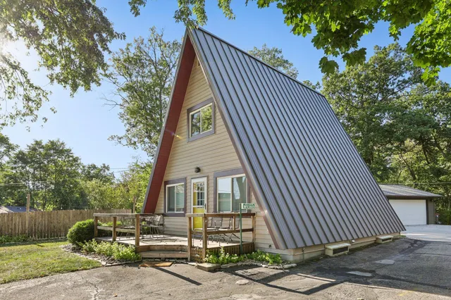 $485,000 | W9380 Ripley Road, Cambridge, WI 53523