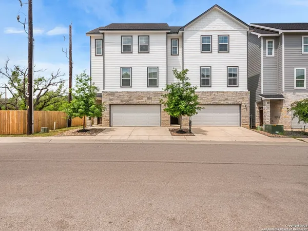 $2,350 | 21411 Sir Walter Lane, San Antonio, TX 78256
