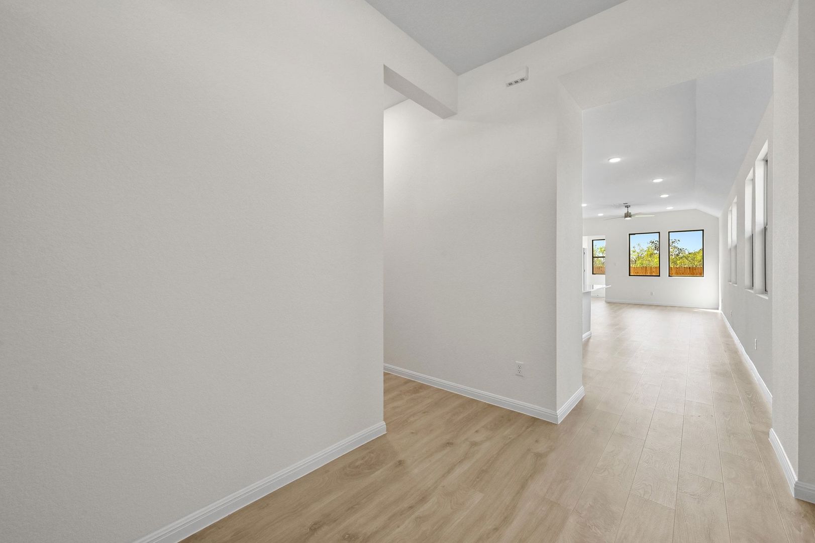 270 Bendecido Loop Elgin, TX 78621 - Photo 4 of 39