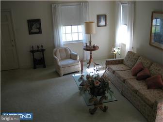 604 Newlin Road Springfield, PA 19064 - Photo 5 of 8 Living Room
