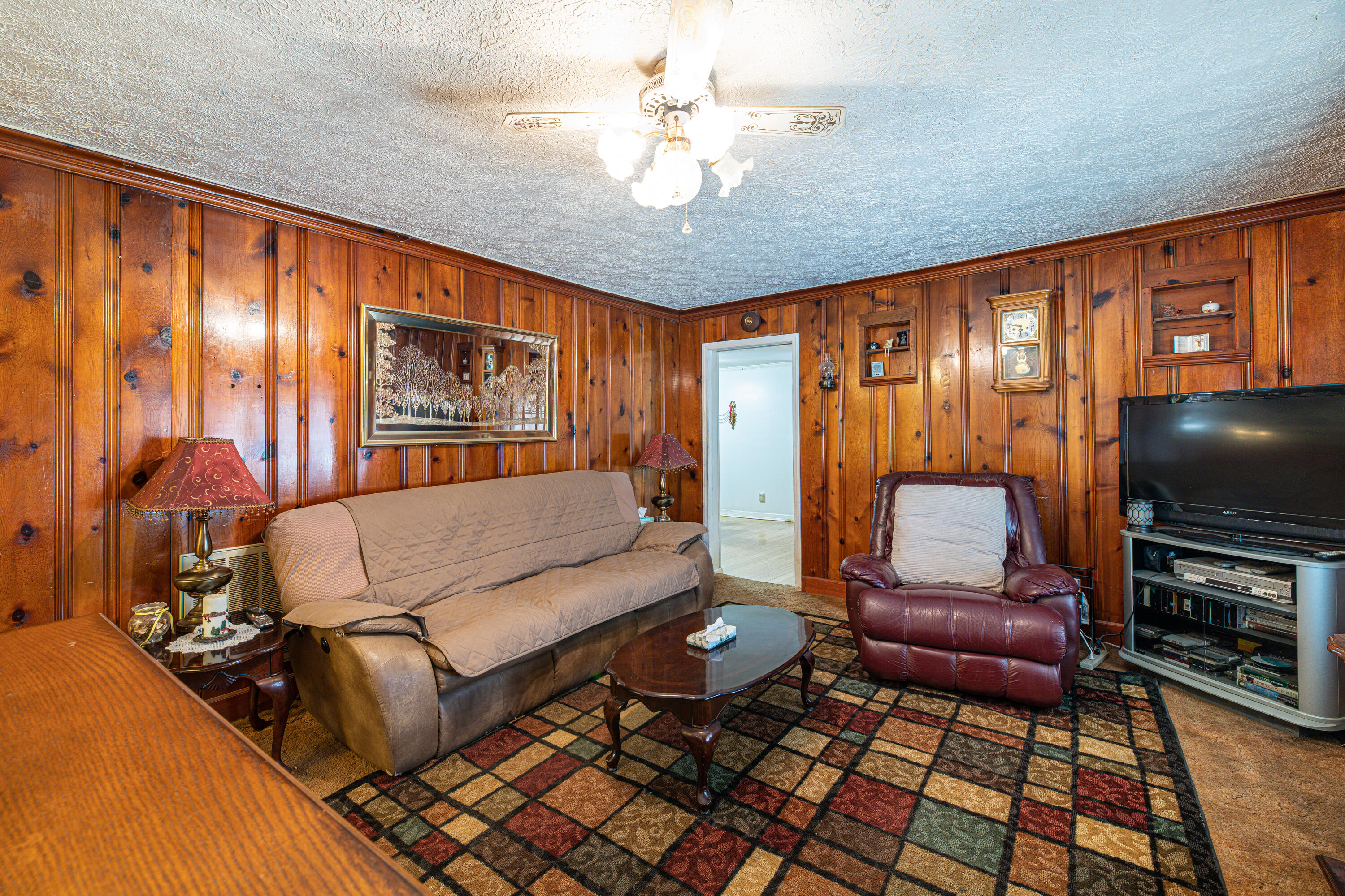 2908 Shipe Road Mascot, TN 37806 - Photo 4 of 25 Living Room