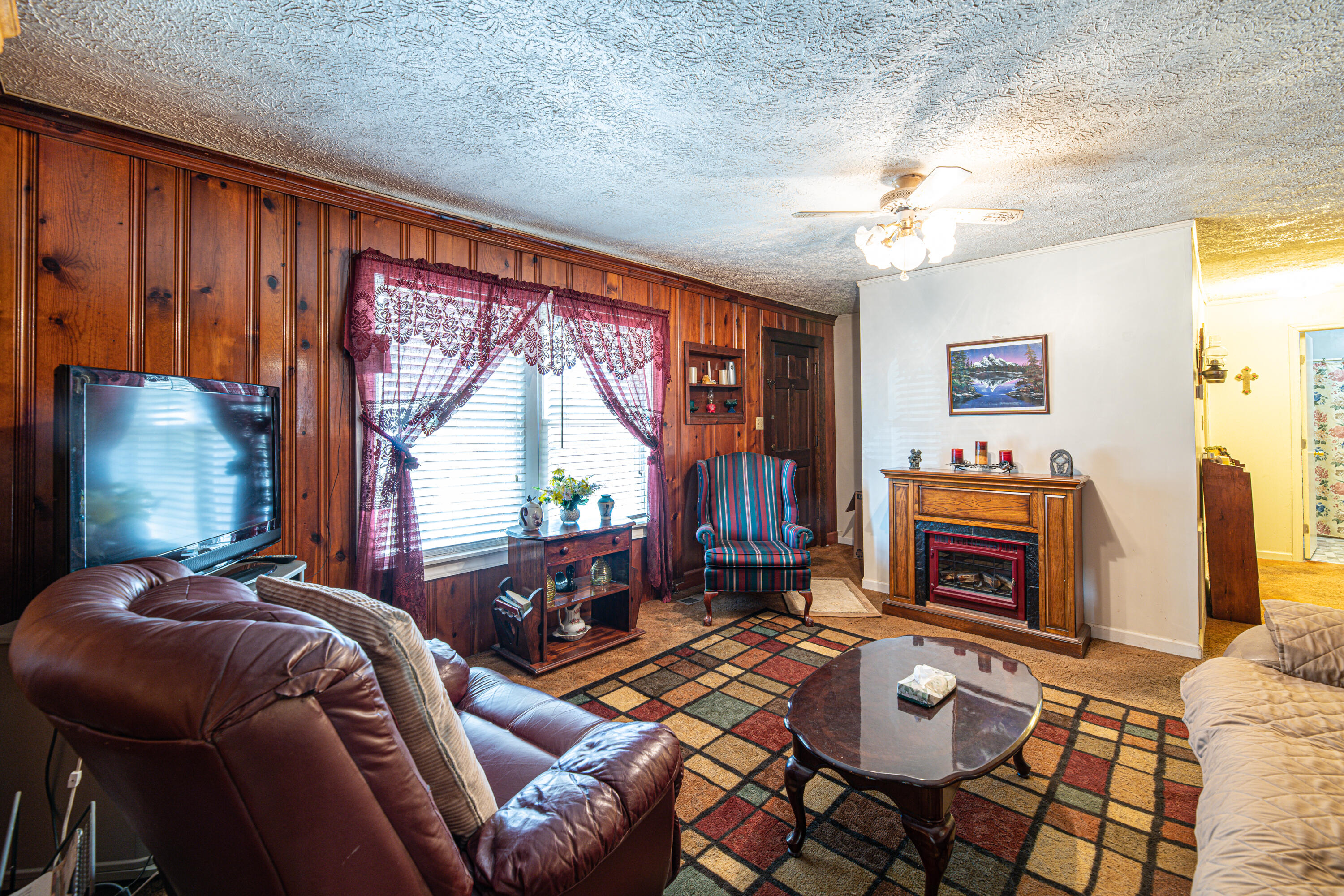2908 Shipe Road Mascot, TN 37806 - Photo 5 of 25 Den/ family Room