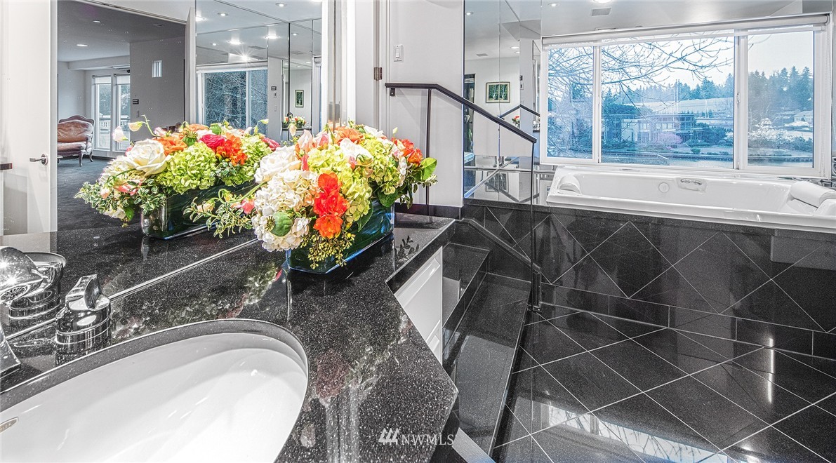 3257 Hunts Point Road Hunts Point, WA 98004 - Photo 16 of 24