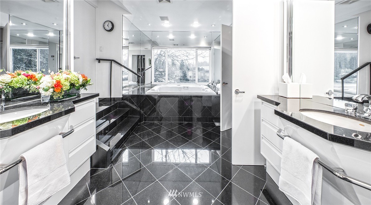 3257 Hunts Point Road Hunts Point, WA 98004 - Photo 17 of 24