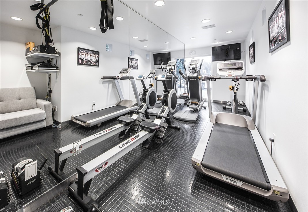 3257 Hunts Point Road Hunts Point, WA 98004 - Photo 18 of 24