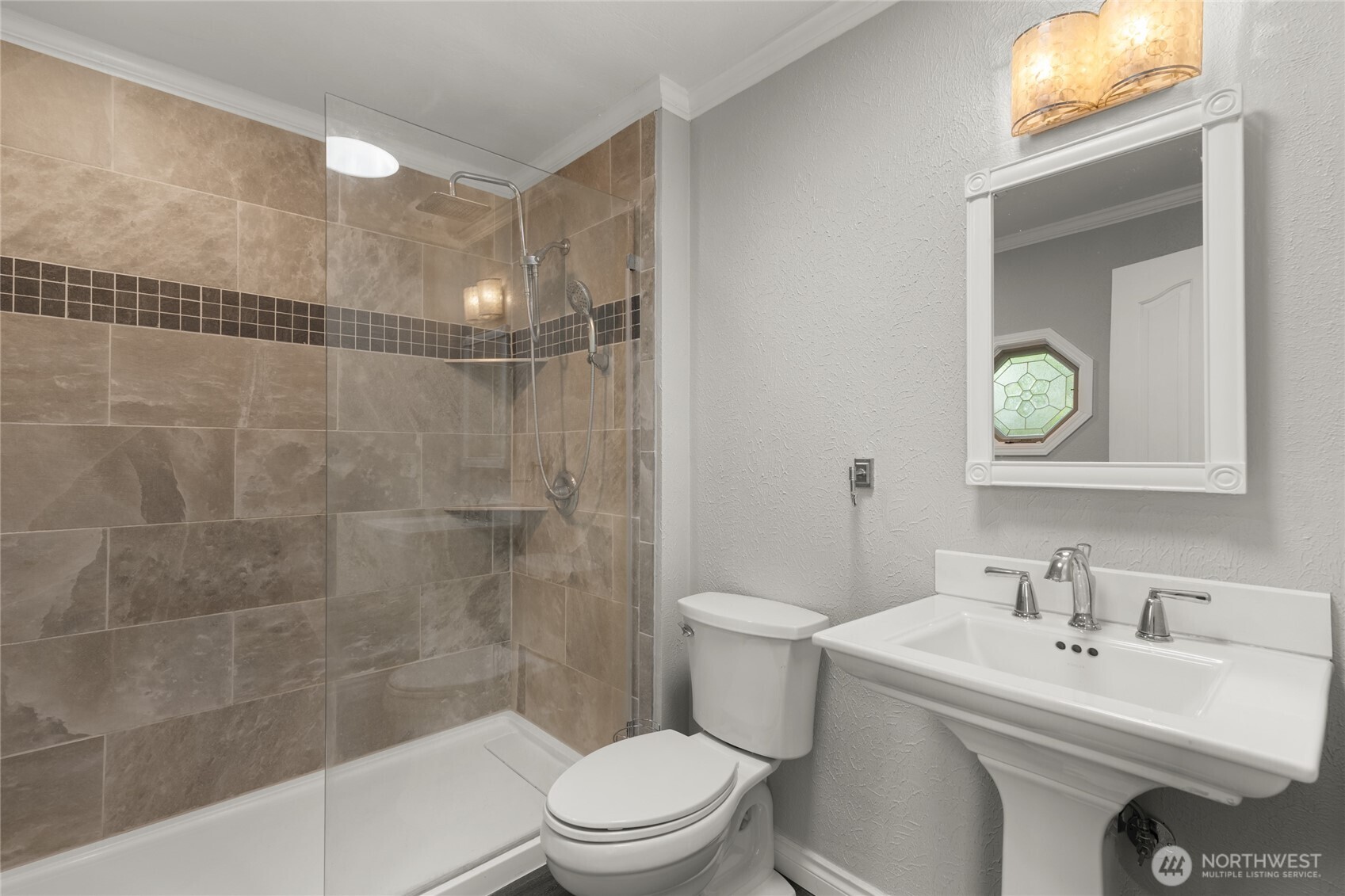 10 Jeffery Place Longview, WA 98632 - Photo 22 of 40 a bathroom with a sink toilet and shower