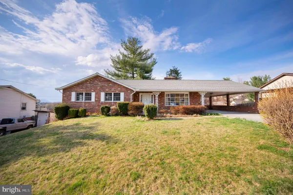 $425,000 | 16 Gloucester Road, Front Royal, VA 22630