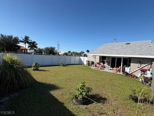 a view of a house with backyard and sitting area