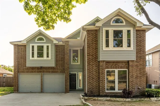 $394,000 | 6400 Meadowglen Drive, Arlington, TX 76018