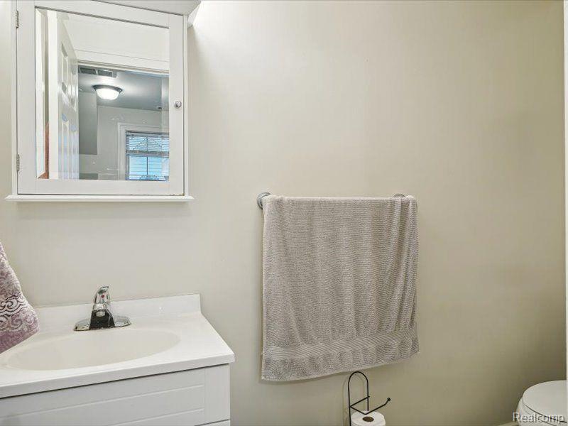 866 Rivard Boulevard Grosse Pointe, MI 48230 - Photo 23 of 53