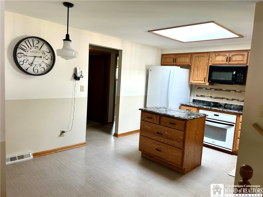 4 Oakwood Drive Cheektowaga, NY 14227 - Photo 25 of 33
