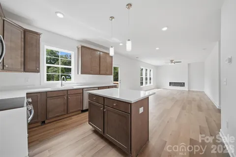 $649,900 | 1147 10th St Lane Northwest, Hickory, NC 28601