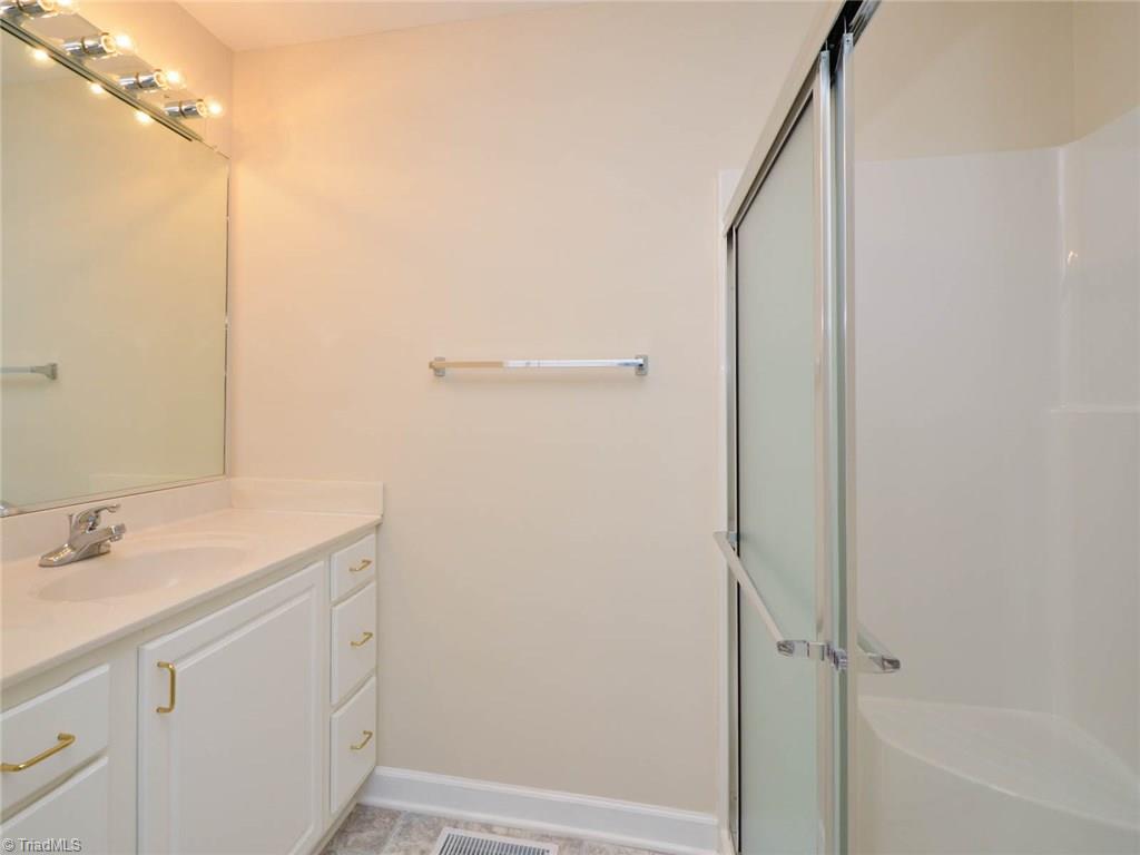 4900 Balsom Road Pfafftown, NC 27040 - Photo 14 of 21 Master Bath