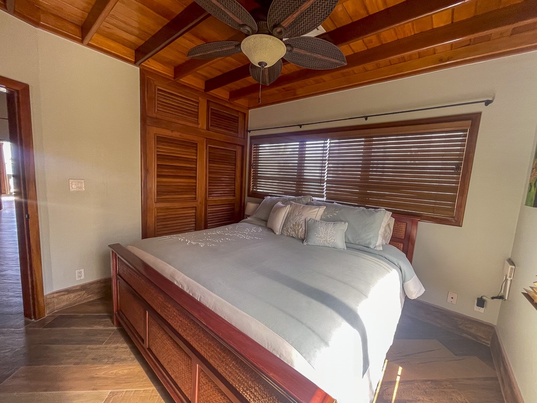 0 Belizean Shores, Unit 11B Robstown, TX 78380 - Photo 13 of 32 a bedroom with a bed and a chandelier