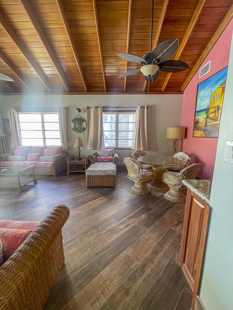 0 Belizean Shores, Unit 11B Robstown, TX 78380 - Photo 6 of 32 a living room with furniture and a chandelier