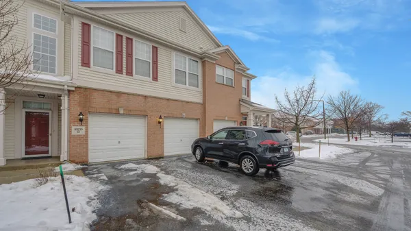 $290,000 | 10235 Mulberry Lane, Unit D, Bridgeview, IL 60455