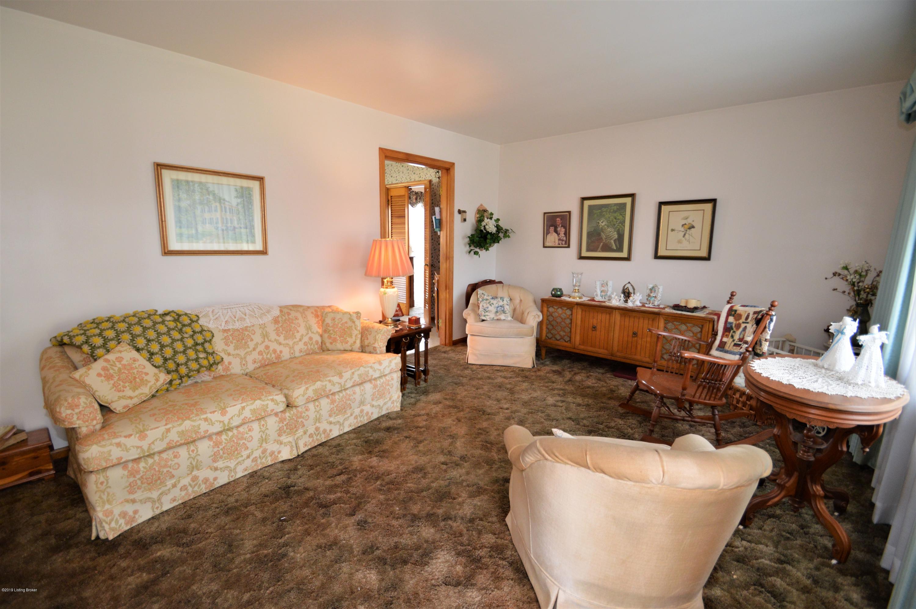 9803 Fairmount Road Louisville, KY 40291 - Photo 7 of 50 DSC_0003 (2)