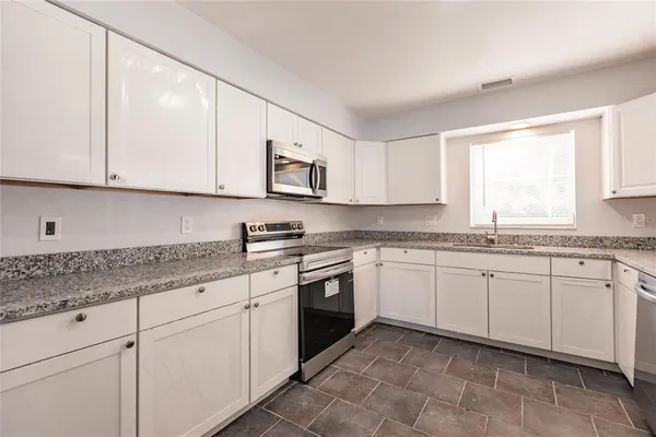 $2,400 | 11065 Waterford Avenue, Englewood, FL 34224