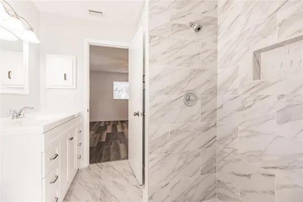 $2,400 | 11065 Waterford Avenue, Englewood, FL 34224