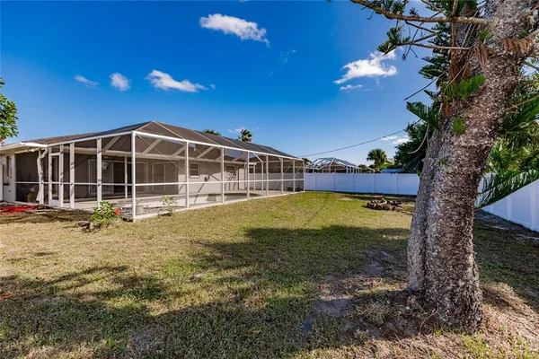 $2,400 | 11065 Waterford Avenue, Englewood, FL 34224