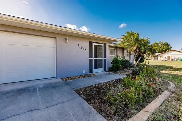 $2,400 | 11065 Waterford Avenue, Englewood, FL 34224