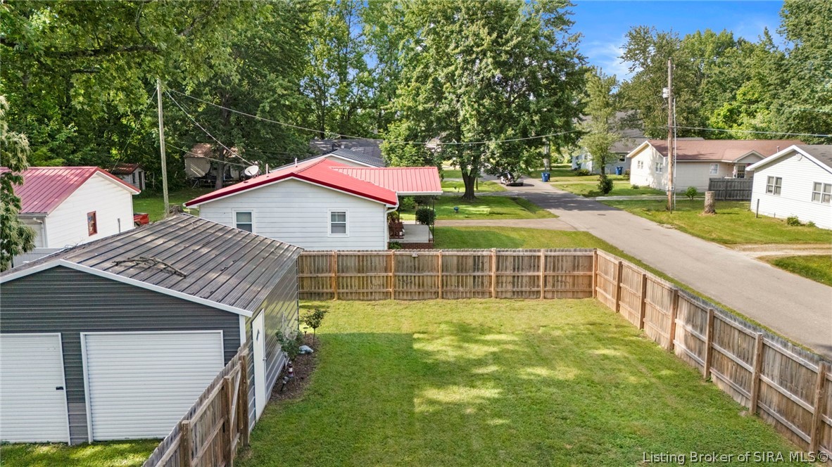 428 West Cross Street Austin, IN 47102 - Photo 5 of 21